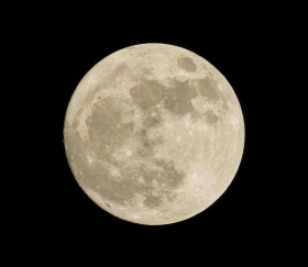mesiac Moon